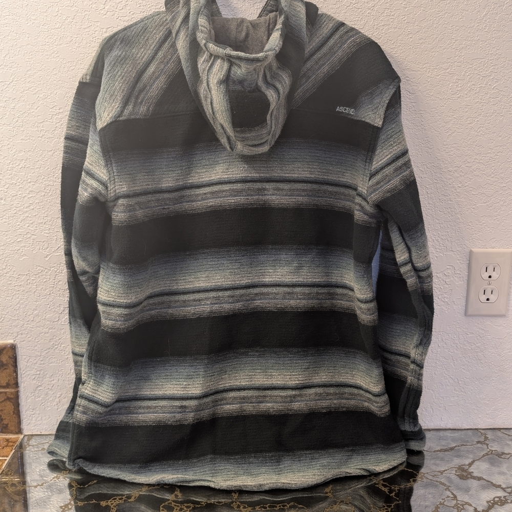 Bass Pro Shops Gray and Black Knit Jacket - Picture 4 of 11